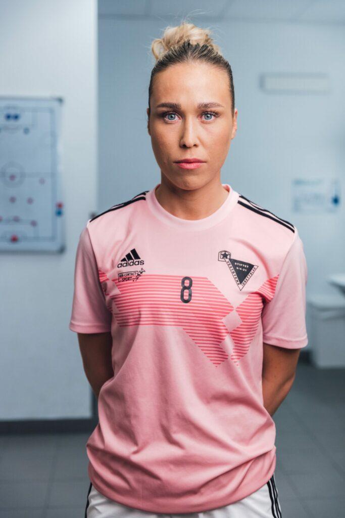 en seriøs Anne Skjevik som er fotballspiller på Vestbyen IL 