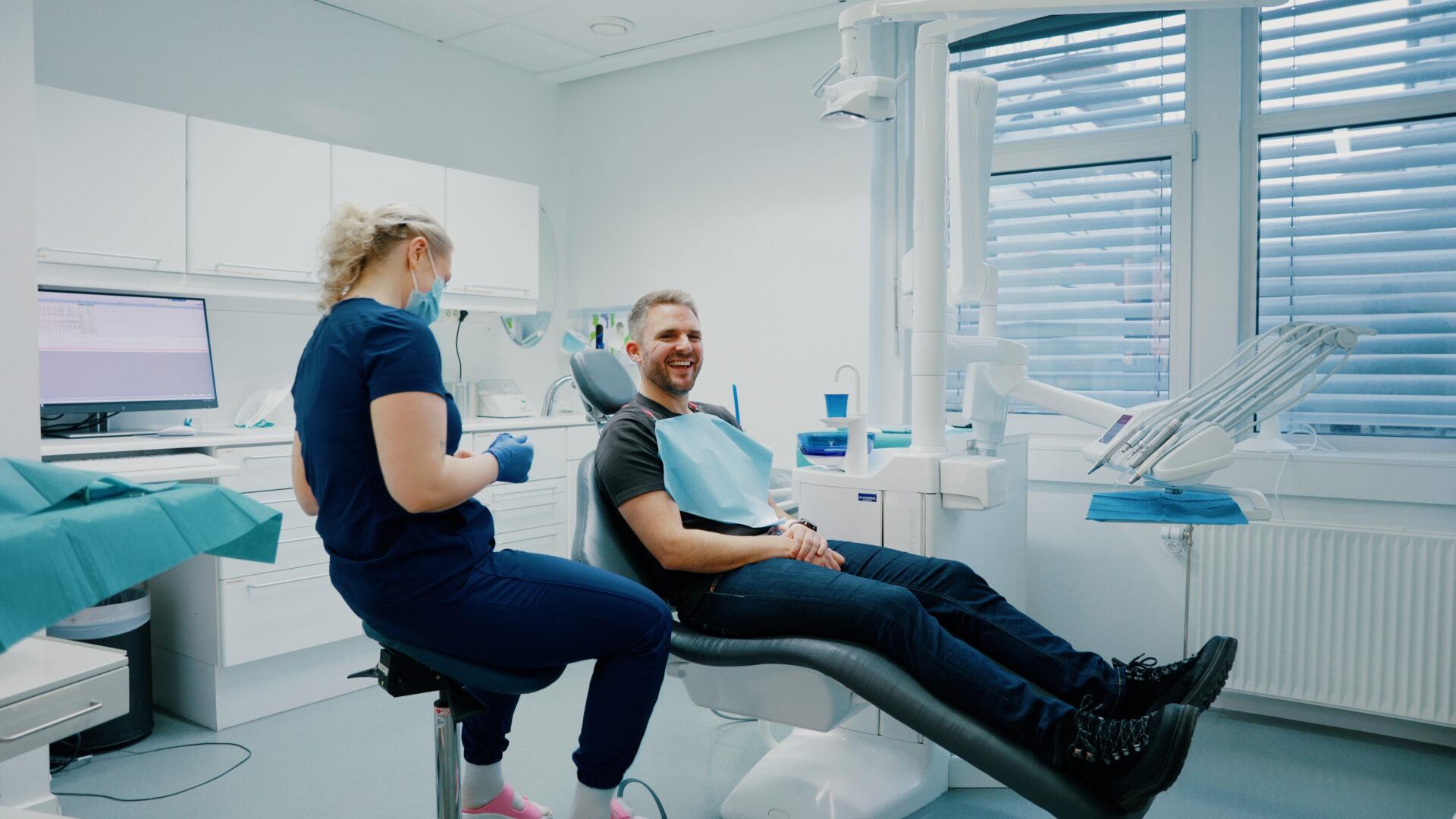 Pasient Leif i tannlegestolen