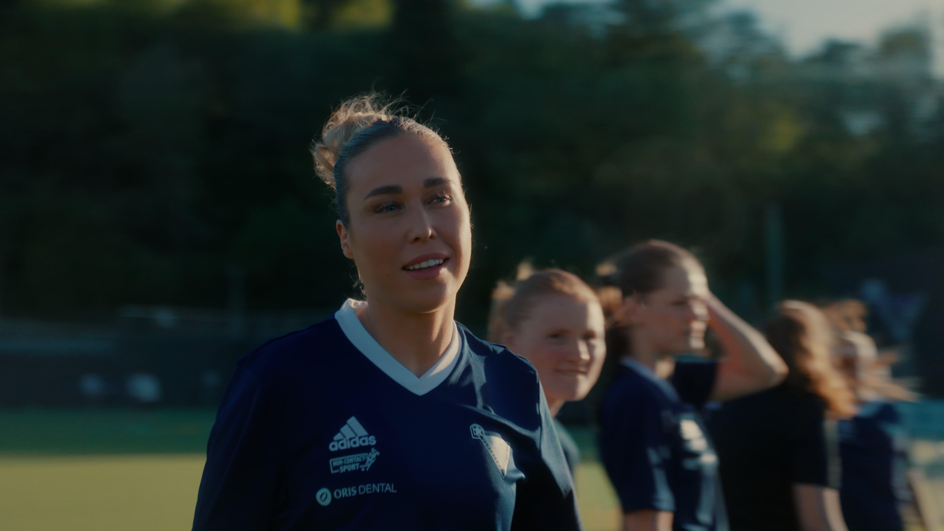 Fotballspiller Anne Skjevik på banen med Vestbyen IL