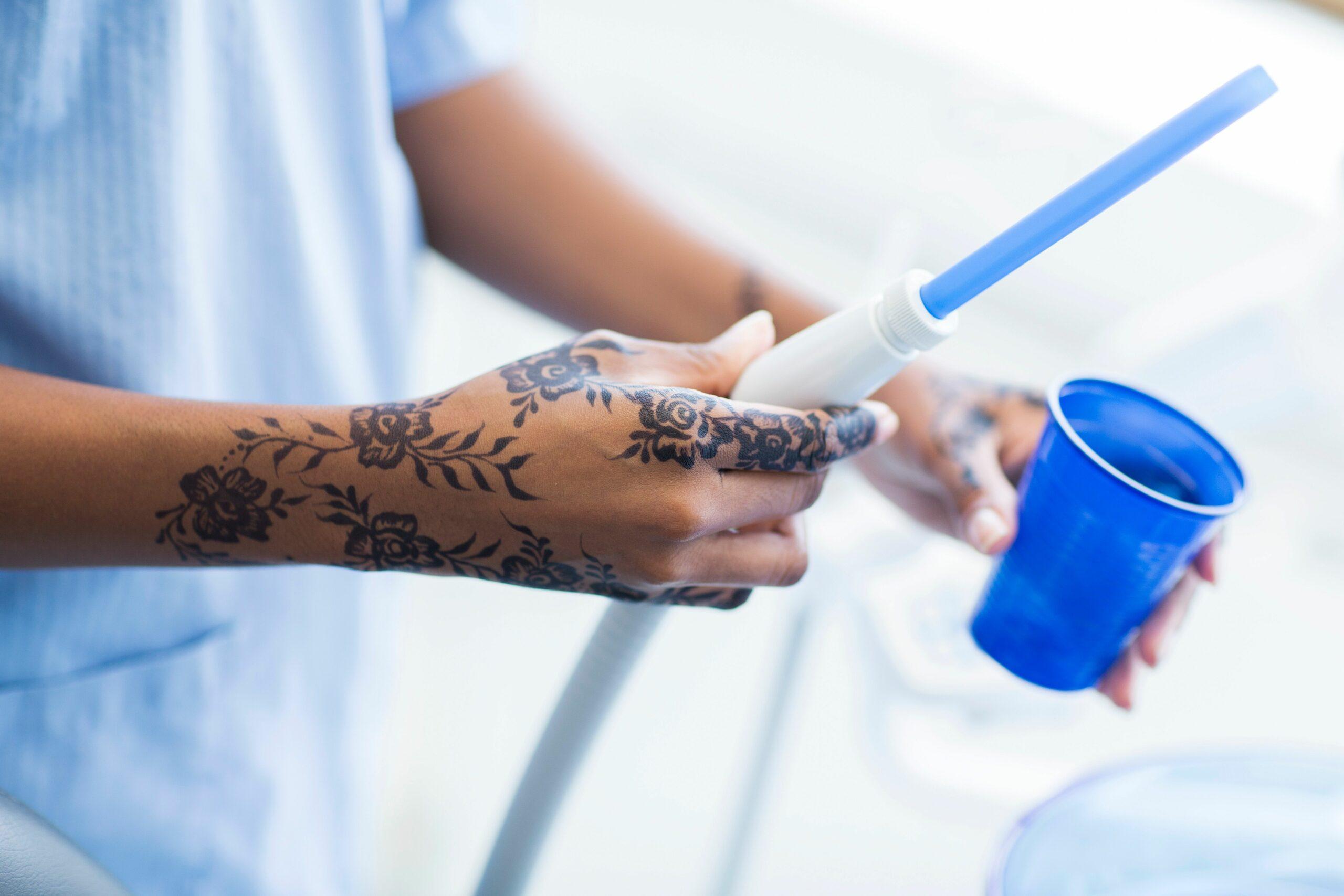 Tannpleier utføres tannundersøkelse og tannrens med Airflow ved Oris Dental.